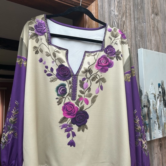 Tops - Elegant Floral Women's Blouse - Purple and Cream
